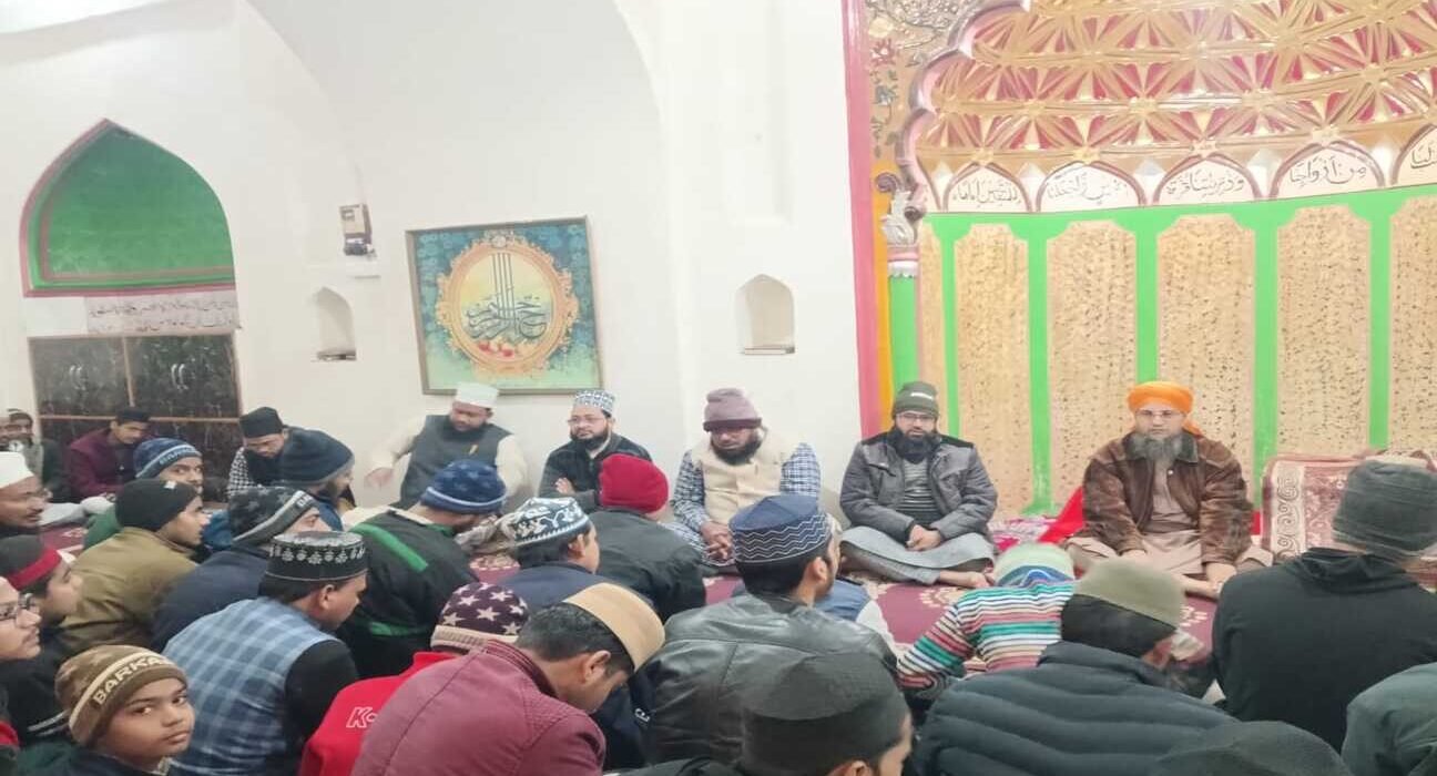 مارہرہ شریف میں معراج النبی اور حضرت سید حسین میاں زیدی کی یاد میں عظیم الشان محفل 5