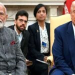 غالب جدید شعرا کی ایک مجلس میں