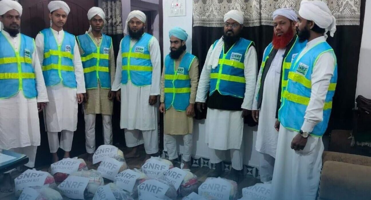 دعوتِ اسلامی کی جانب سے مستحقین میں راشن کٹ کی تقسیم 5