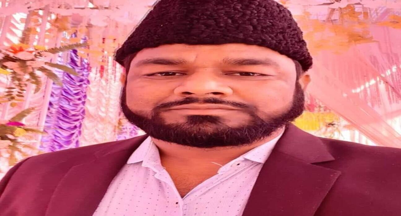 ڈاکٹر صادق الاسلام کی جانب سے ساڑیوں کی تقسیم 5