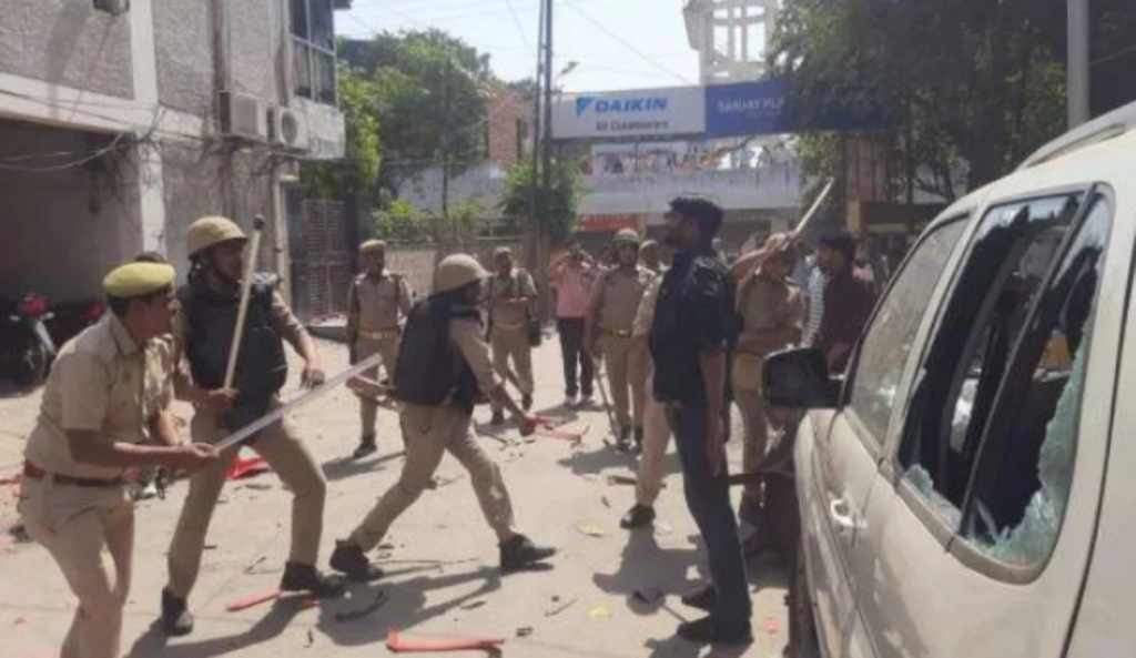 رانا سانگا پر بیان سے طوفان! کرنی سینا کا حملہ، پولیس پر پتھراؤ، ملک بھر میں ہنگامہ 6