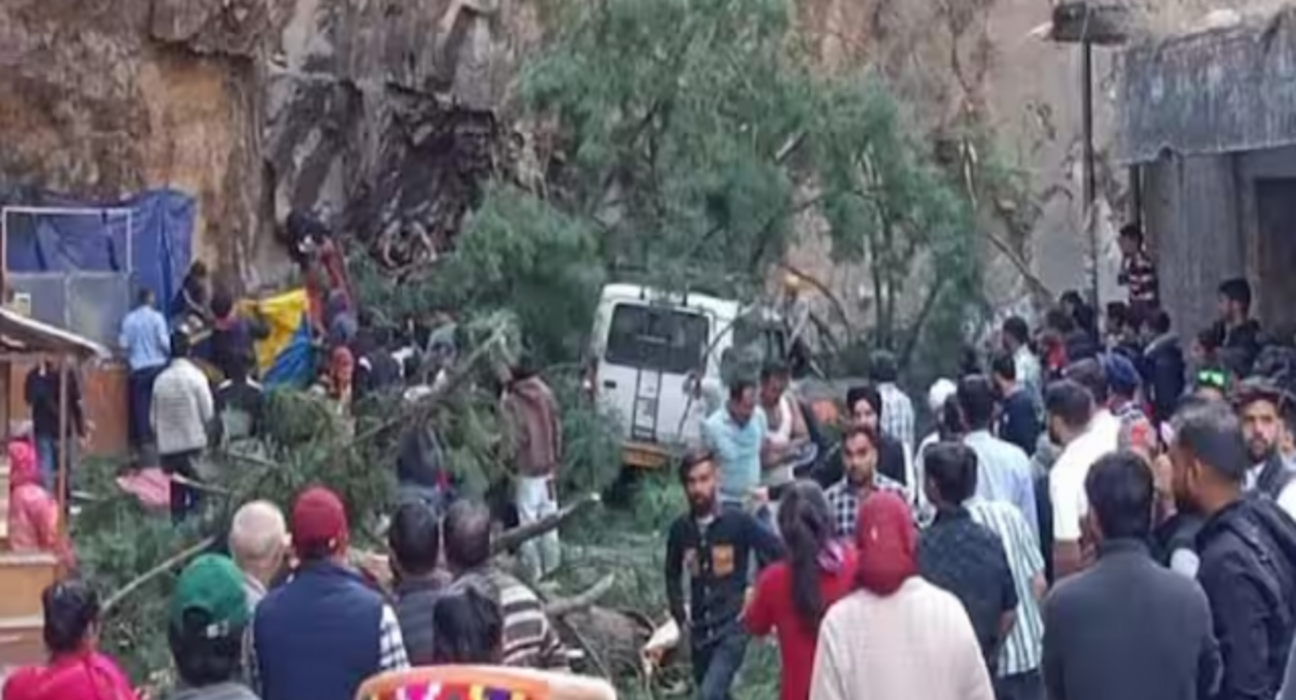 ہماچل پردیش کے منیکرن میں شدید لینڈ سلائیڈنگ 5