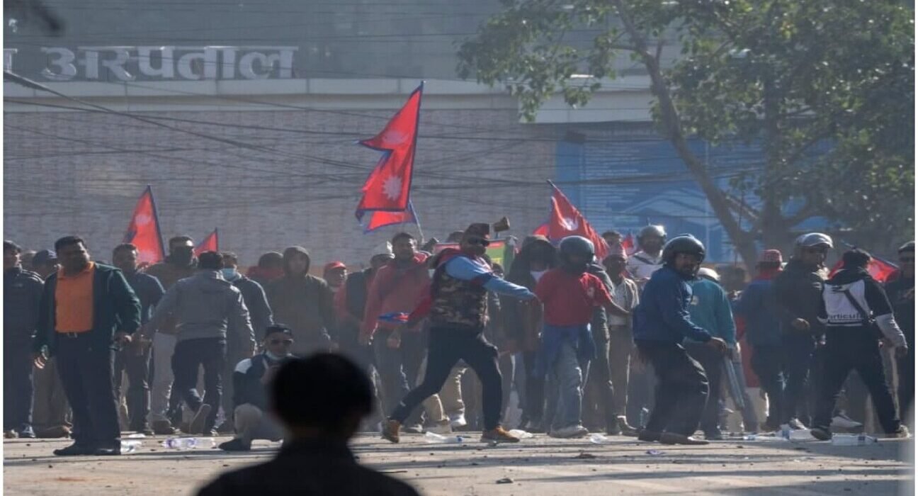 نیپال میں بادشاہت کی بحالی کا طوفان! کاٹھمنڈو میں شدید جھڑپیں، فوج تعینات 5