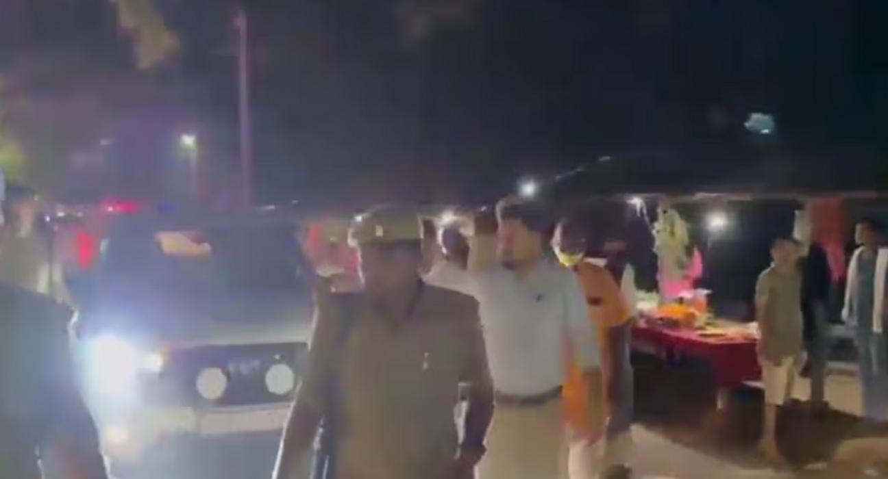 بارہ بنکی:مندرمیں کرنٹ لگنے سے بھگدڑ، دو افراد کی موت، متعدد زخمی 5
