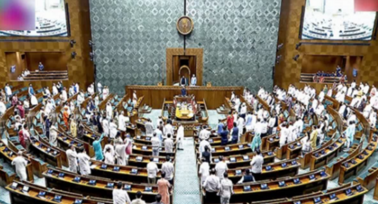 لوک سبھا کا پہلا دن ہنگامے کی نذر "آپریشن سیندور" پراپوزیشن کا اصرار 5