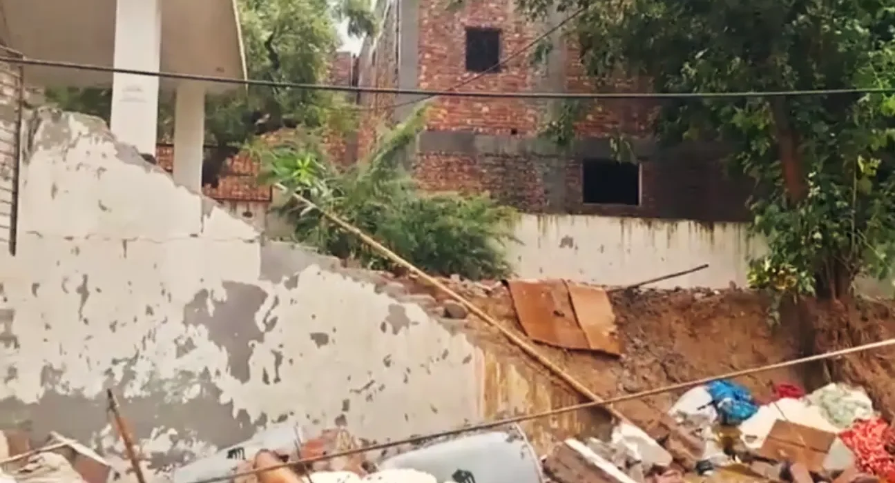 جیت پور، دہلی میں دیوار گرنے سے سات افراد جاں بحق 5