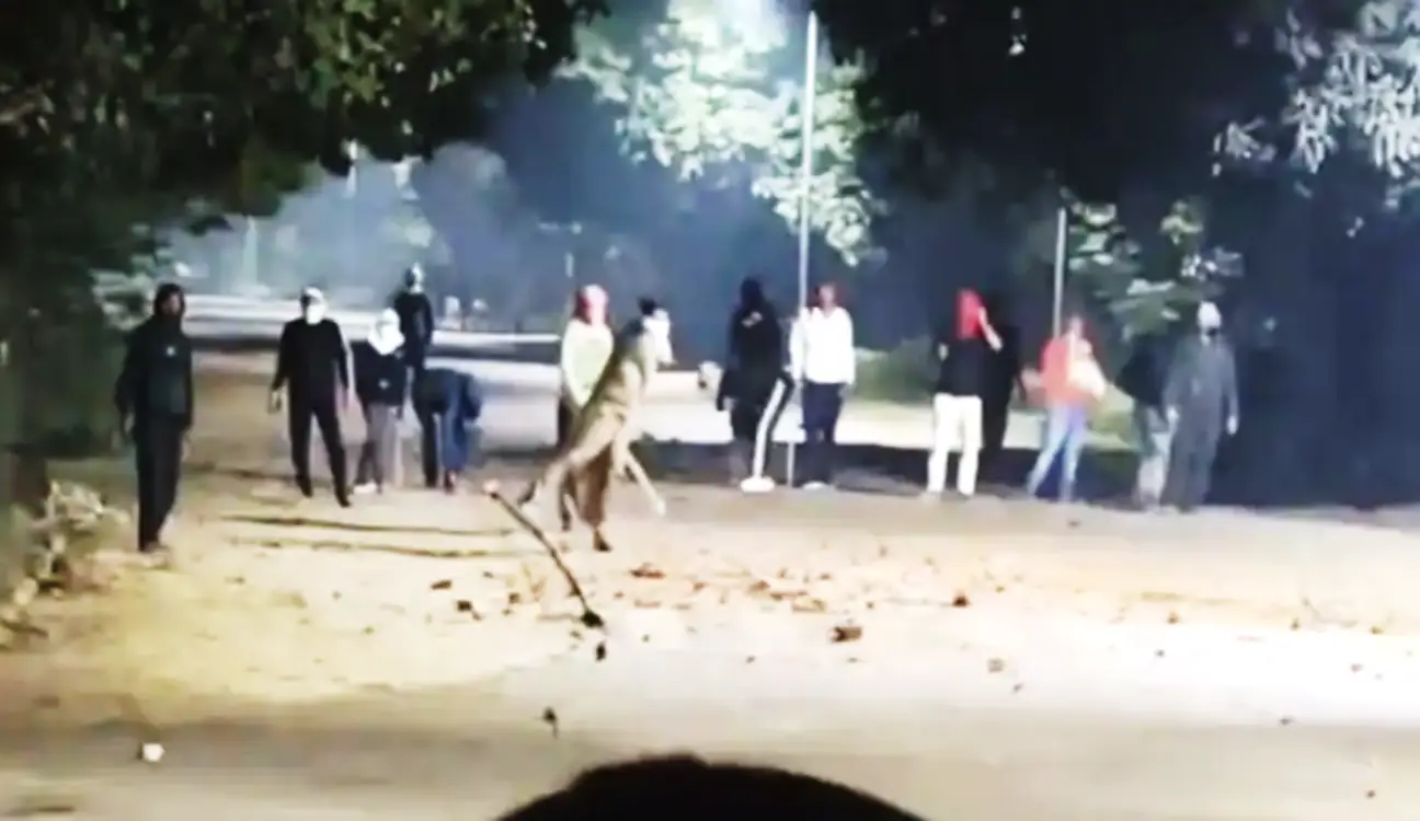 بی ایچ یو میں طلبہ اور سیکیورٹی تصادم، وارانسی میں کشیدگی 10